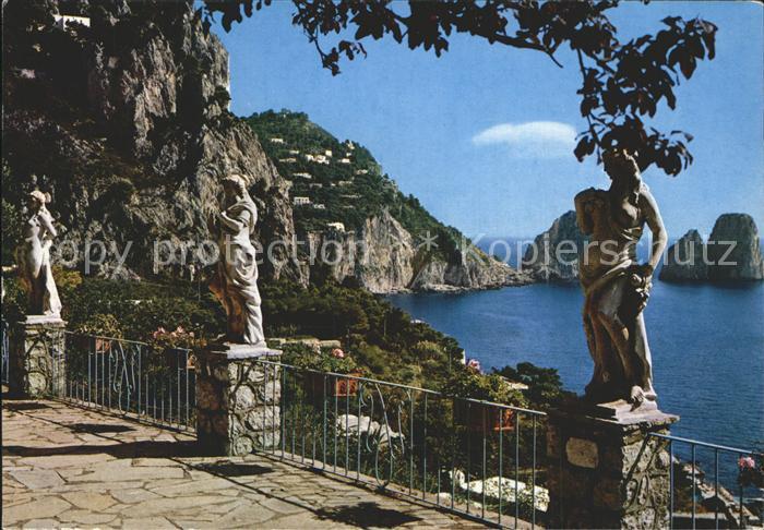 Capri Statuen Kueste Faraglioni Felsen