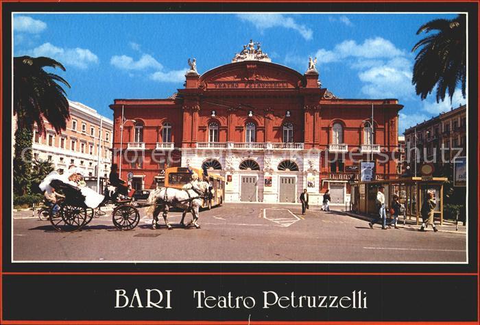 Bari Puglia Teatro Petruzzelli Theater Hochzeitskutsche