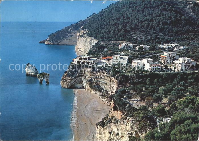 Mattinata Faraglioni e Baia dei Mergoli Felsen Kueste