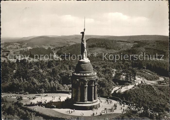 Hermannsdenkmal im Teutoburger Wald Fliegeraufnahme