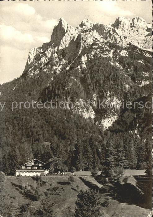 Mittenwald Bayern Alpengasthof Raineck mit Karwendel