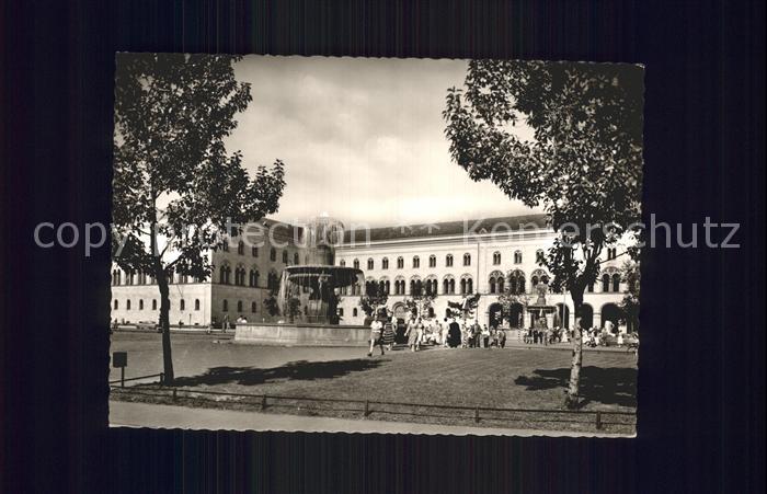 Muenchen Bayern Universitaet mit Roemischem Brunnen