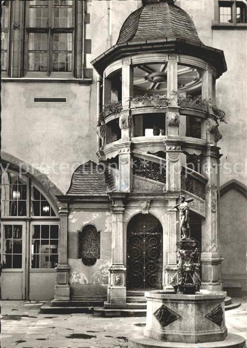 Frankfurt Main Roemerhoefchen im Rathaus Brunnen