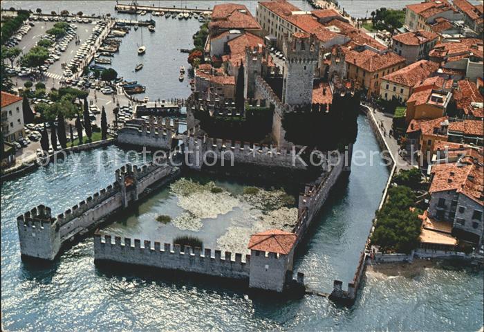 Sirmione Lago di Garda Castello scaligero Schloss Gardasee Fliegeraufnahme