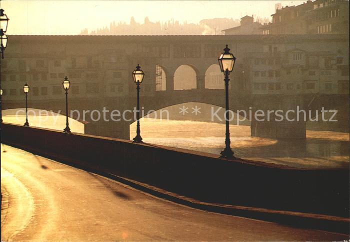 Firenze Florenz Ponte Vecchio Alte Bruecke in der Abendsonne