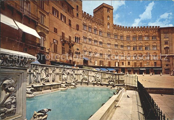 Siena Fonte Gaia di Jacopo della Quercia XV secolo Riproduzione di Tito Sarrocch