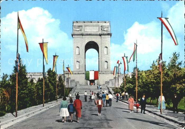 Asiago Vicenza Sacrario Militare Kriegerdenkmal Fahnen