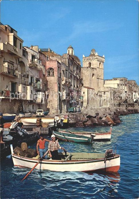 Ischia Ponte Architettura Ischitana Alte Haeuser an der Kueste Fischerboot