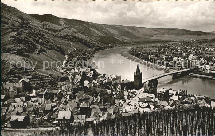 BERNKASTEL-KUES Berncastel Rheinland-Pfalz Blick vom Doktorberg Moselpartie
