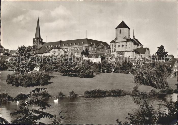 MoeNCHENGLADBACH NRW Muenster mit Rathaus