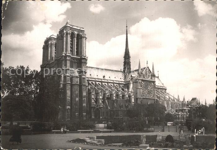 Paris Notre Dame Vue du Square Rene Viviaci