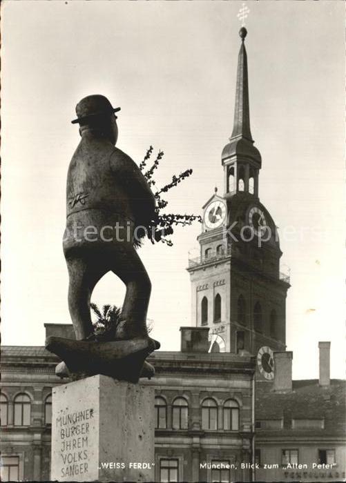 Muenchen Bayern Denkmal Weiss Ferdl mit Blick zum Alten Peter
