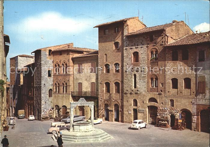 San Gimignano Piazza della Cisterna Palazzi Medioevali