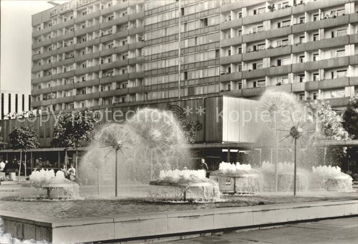 DRESDEN Elbe Prager Strasse Wasserspiele