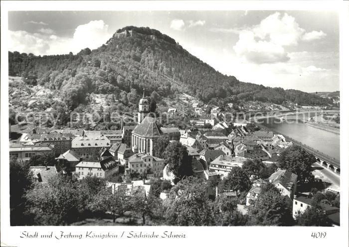 Koenigstein Saechsische Schweiz Stadtbild mit Festung Elbe