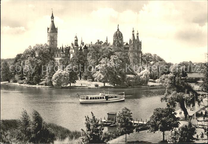 Schwerin Mecklenburg Blick zum Schloss
