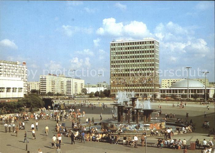 BERLIN  CITY Alexanderplatz Brunnen Hochhaus