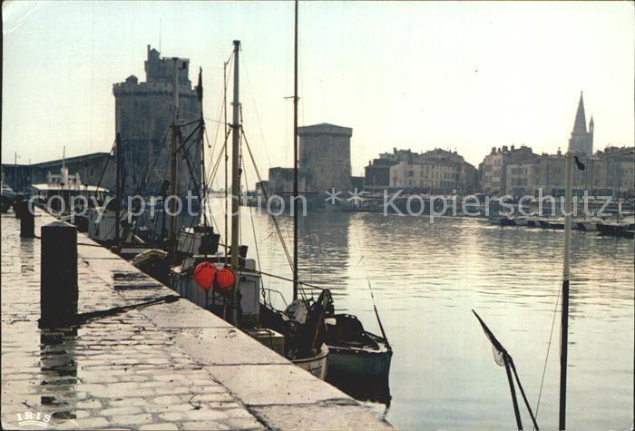 La Rochelle Charente-Maritime Brume sur le Port la Tour St Nicolas et la Tour de