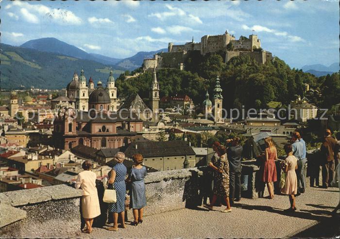 Salzburg Oesterreich Altstadt Schloss Kirchen Terrasse Grand Cafe Winkler