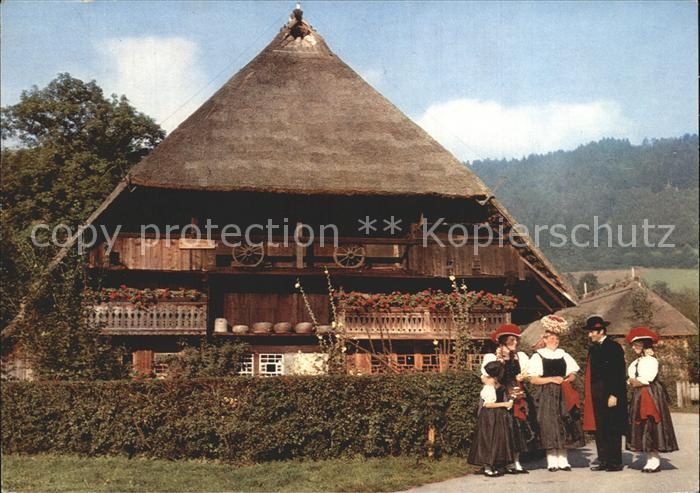 Gutachtal Gutacher Trachtengruppe vor dem Vogtsbauernhof