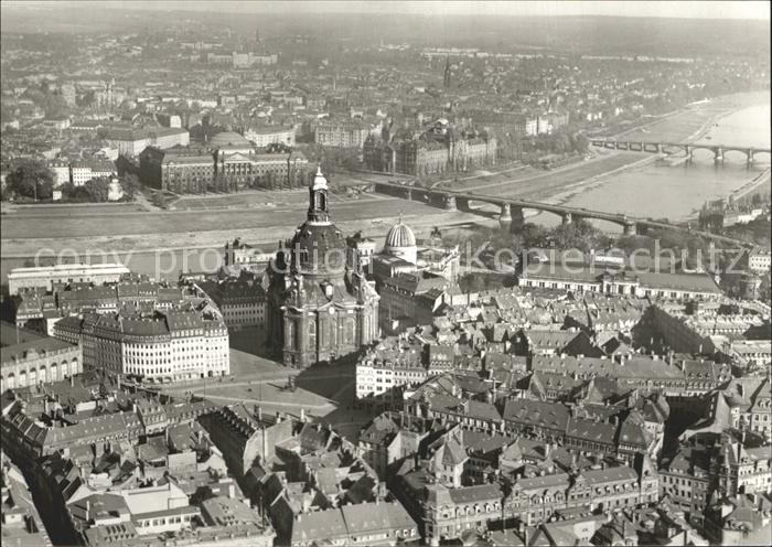 DRESDEN Elbe Blick ueber Neumarkt Frauenkirche nach Neustadt vor der Zerstoerung