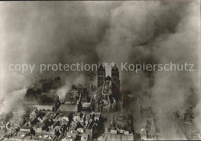 LueBECK CITY Marienkirche Luftangirff 1942