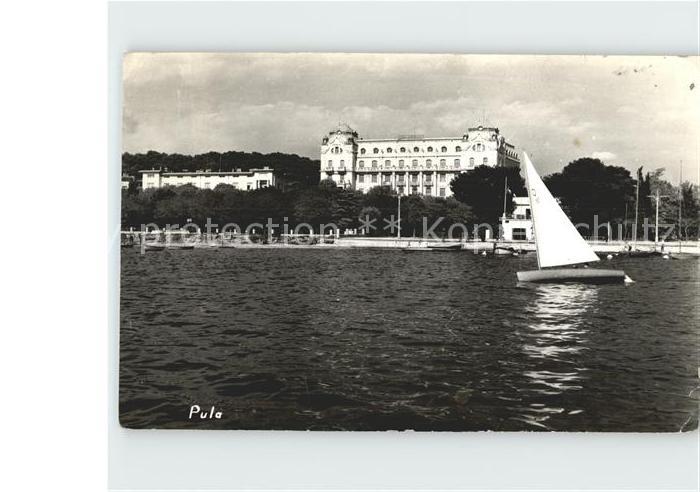 Pola Pula Croatia Partie am Wasser