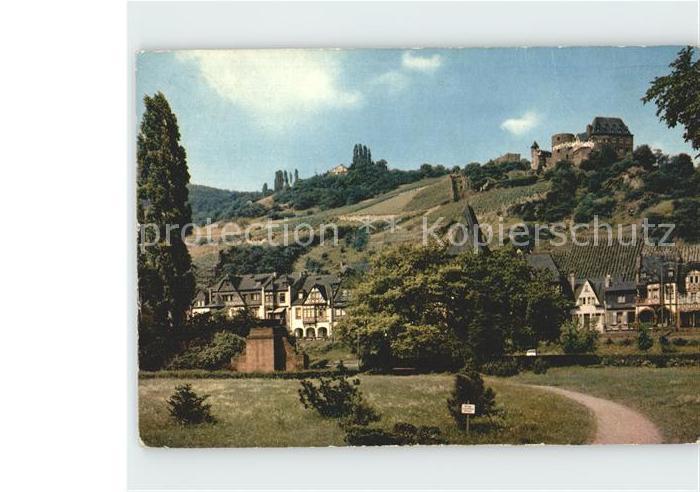 Bacharach Rhein Rheinanlagen mit Burg Stahleck