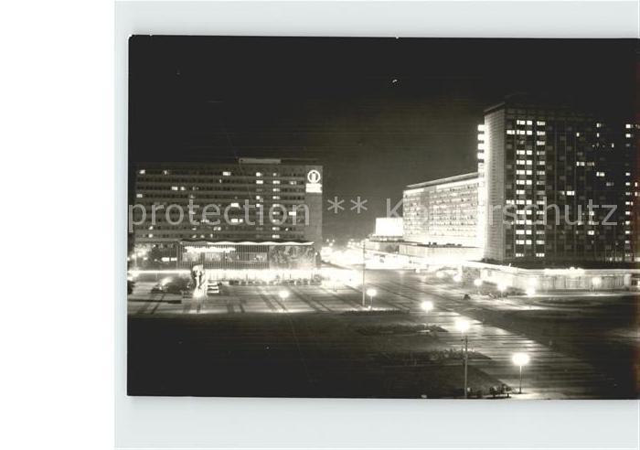 DRESDEN Elbe Prager Strasse bei Nacht mit Interhotels Bastei und Newa