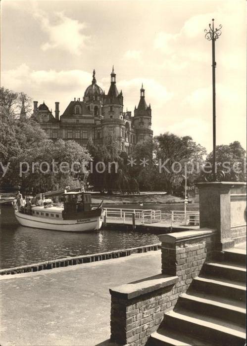 Schwerin Mecklenburg Schloss Bootsanlegestelle