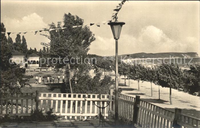 Goehren Ruegen Ostseebad Strandcafe nach der Promenade