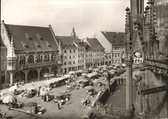 Freiburg Breisgau Blick vom Muenster auf Marktplatz Rathaus