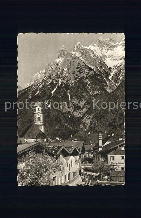 Mittenwald Karwendel Tirol Ortspartie mit Karwendel
