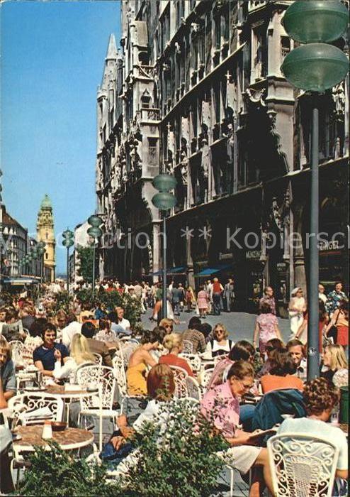Muenchen Bayern Fussgaengerzone Rathaus Theatinerkirche