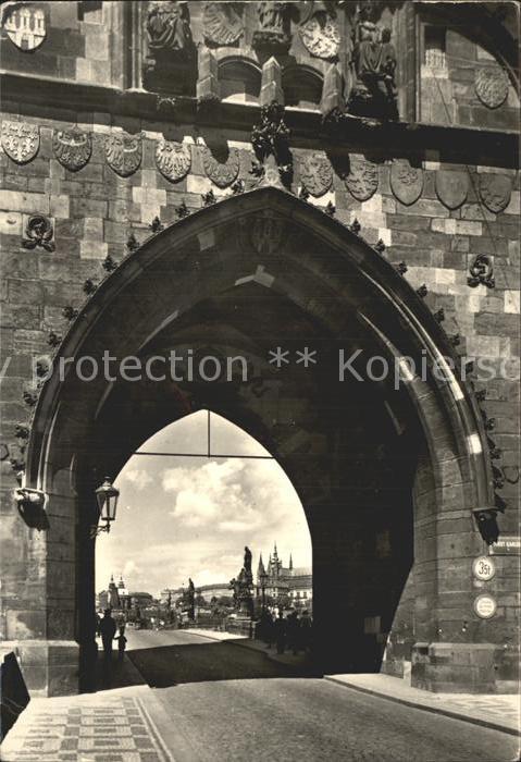 Praha Prahy Prague Altstaedter Turm der Karlsbruecke