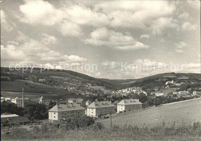 Vimperk V udoli ricky Velynky nad niz se na skalnim ostrohu tyci stary zamek