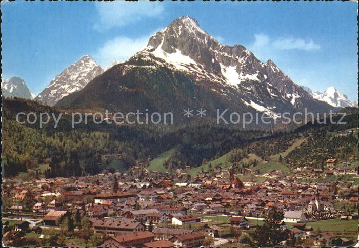 Mittenwald Bayern Gesamtansicht mit Wetterstein