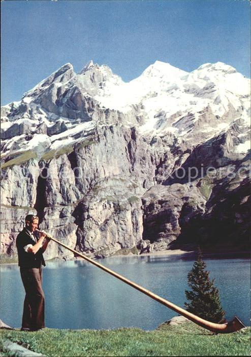 Alphorn Alphornblaeser Oeschinensee Kandersteg Bluemlisalpgruppe