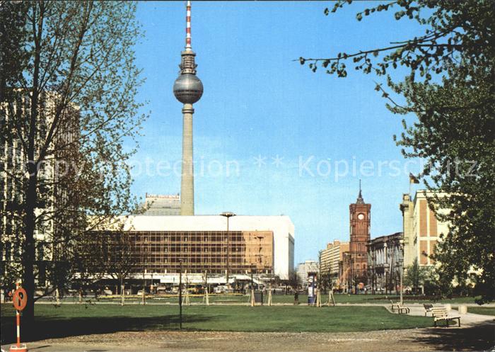 BERLIN  CITY Palast der Republik und UKW Turm der DP