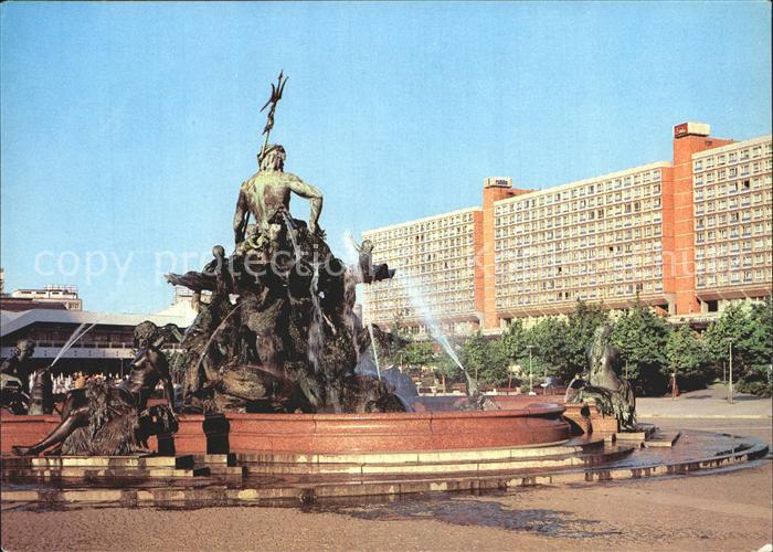 BERLIN  CITY Neptunbrunnen mit Magistrale