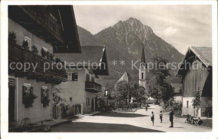 Piding Hauptstrasse Kirche Hochstaufen Chiemgauer Alpen