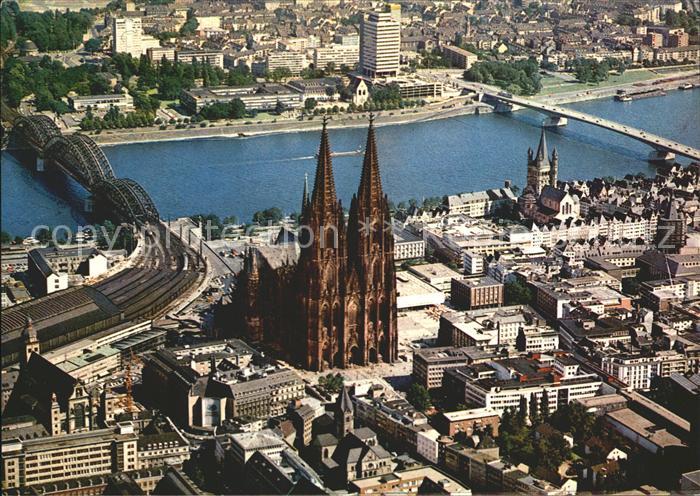 Koeln Rhein Fliegeraufnahme Dom Altstadt Hohenzoller- und Deutzer Bruecke