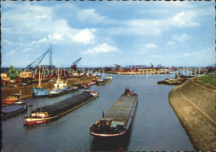 Duisburg Ruhr Am Kaiserhafen Frachtschiffe