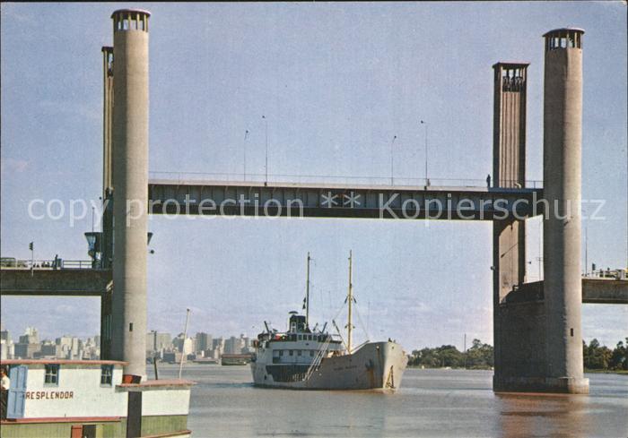 Porto Alegre Rio Grande de Sul Ponte levadica sobre a Rio Guaiba