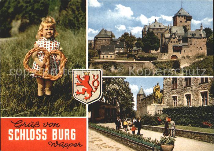 Burg Wupper Schloss Burg Teilansicht Kind mit Brezel