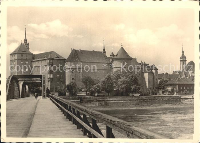 Torgau Blick ueber die Elbe auf Schloss Hartenfels