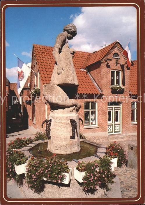 Ploen See Holsteinische Schweiz Gaenselieselbrunnen