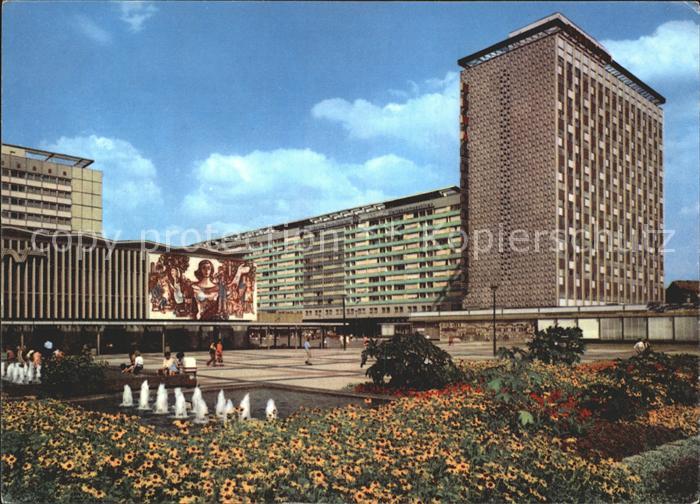 DRESDEN Elbe Prager Strasse mit Interhotel Newa