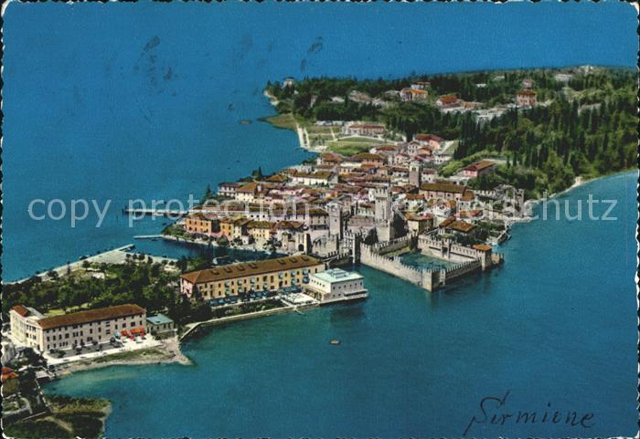 Sirmione Lago di Garda Lago di Garda Gardasee Flugaufnahme