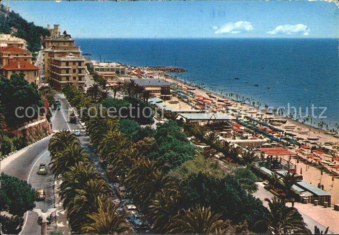 Finale Ligure Riviera delle Palme Viale a mare e giardini